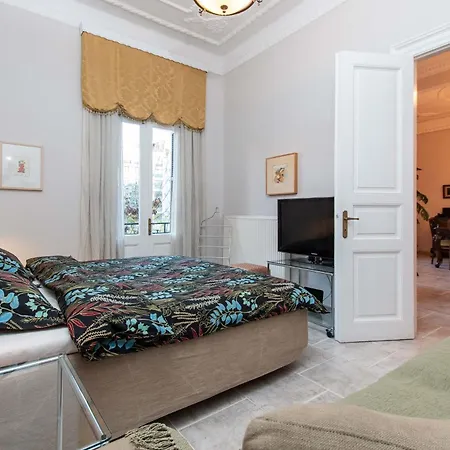 Apartment Acheiropoietos